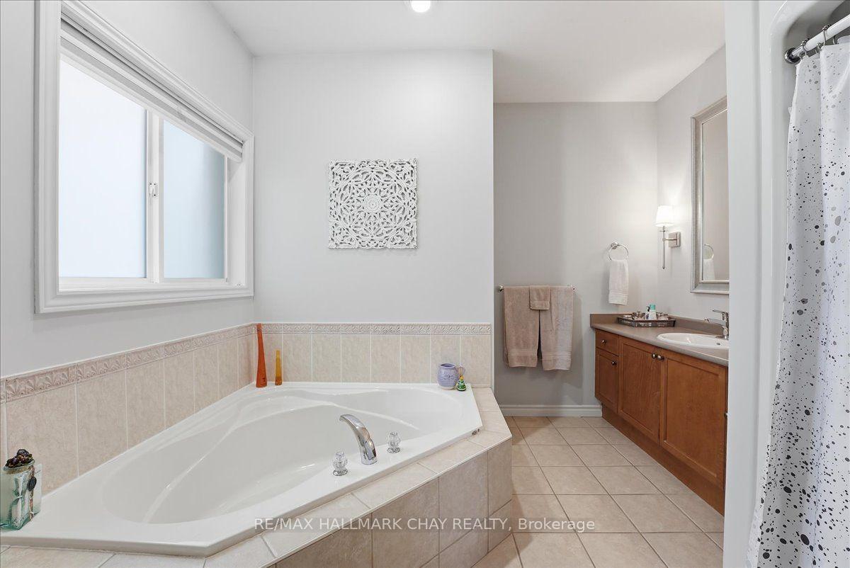 Photo 22 of 48 Ruffet Drive, Barrie, Edgehill Drive — HOMEH