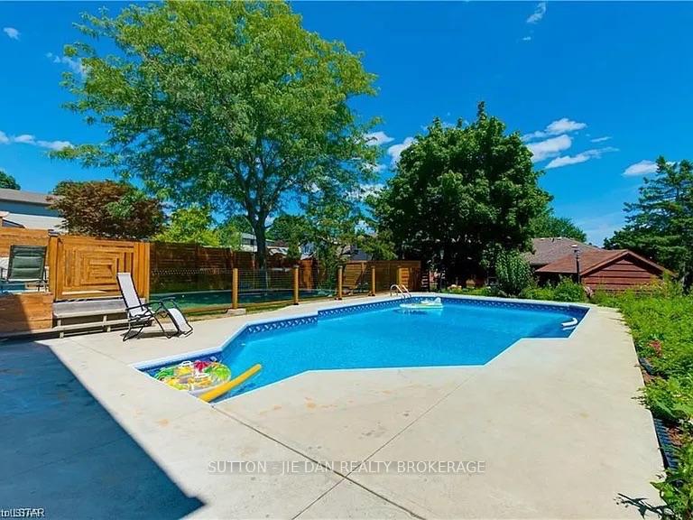 Photo 2 of 1027 Flintlock Court, London, North P — HOMEH
