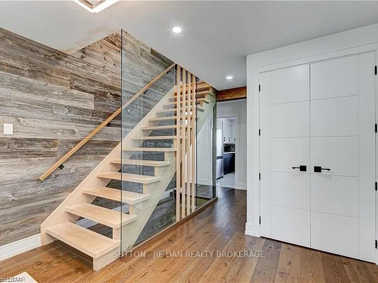 Photo 3 of 1027 Flintlock Court, London, North P — HOMEH