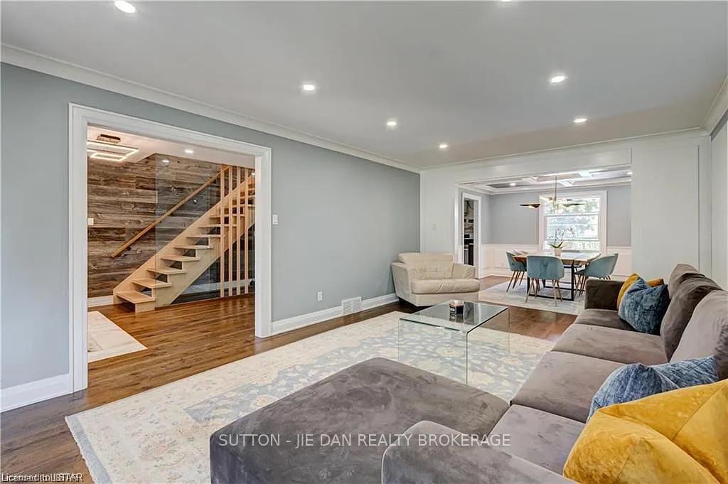 Photo 4 of 1027 Flintlock Court, London, North P — HOMEH