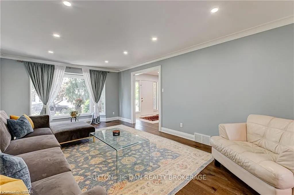 Photo 8 of 1027 Flintlock Court, London, North P — HOMEH