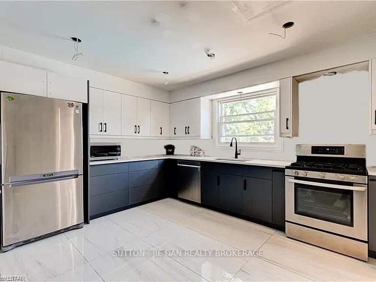 Photo 11 of 1027 Flintlock Court, London, North P — HOMEH