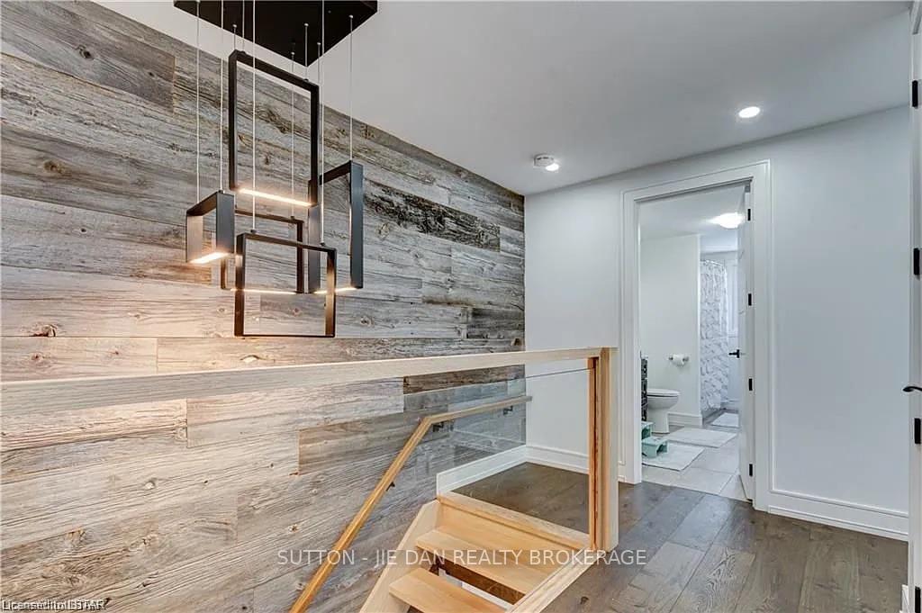 Photo 16 of 1027 Flintlock Court, London, North P — HOMEH