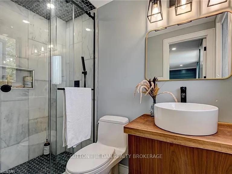 Photo 20 of 1027 Flintlock Court, London, North P — HOMEH