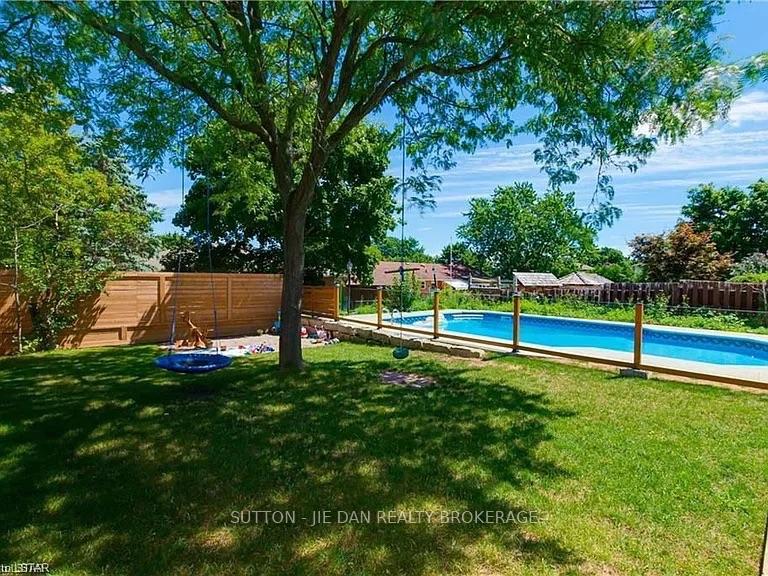Photo 24 of 1027 Flintlock Court, London, North P — HOMEH