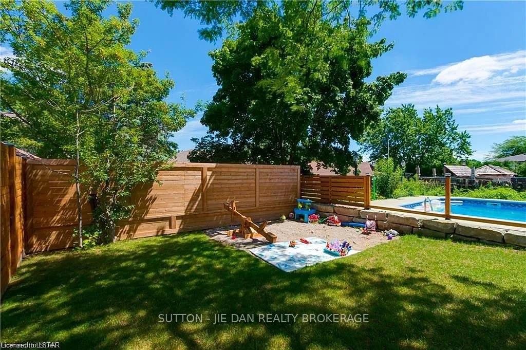 Photo 26 of 1027 Flintlock Court, London, North P — HOMEH