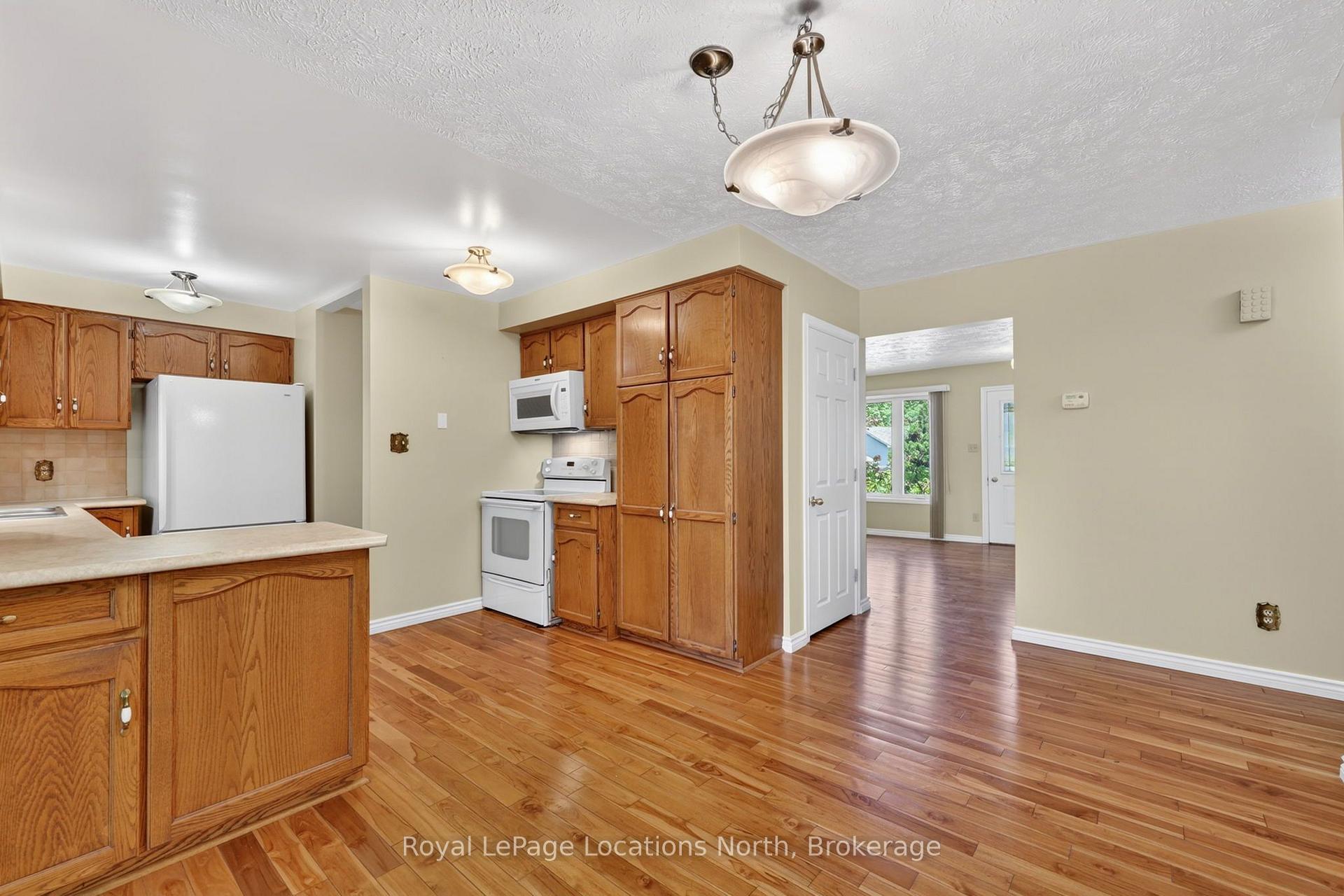 Photo 10 of 25 Pollard Drive, Meaford — HOMEH