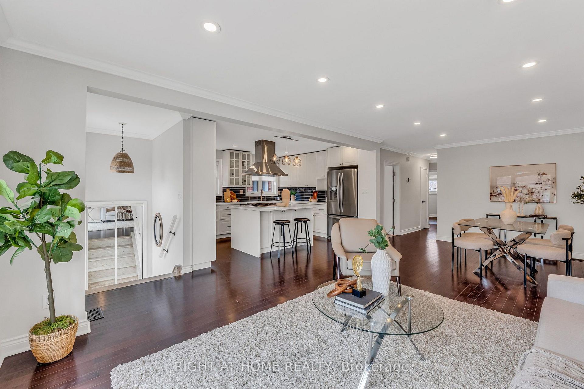 Photo 3 of 110 Victory Drive, North York, Downsview-Roding-CFB — HOMEH