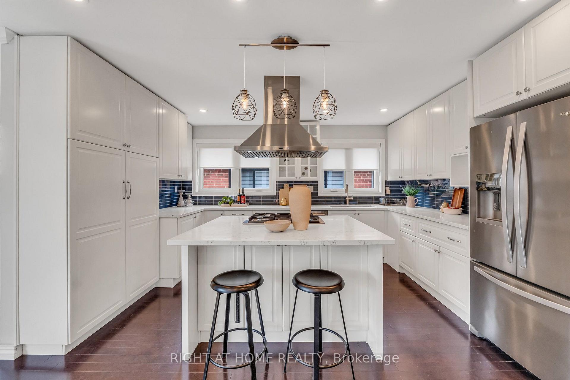 Photo 4 of 110 Victory Drive, North York, Downsview-Roding-CFB — HOMEH