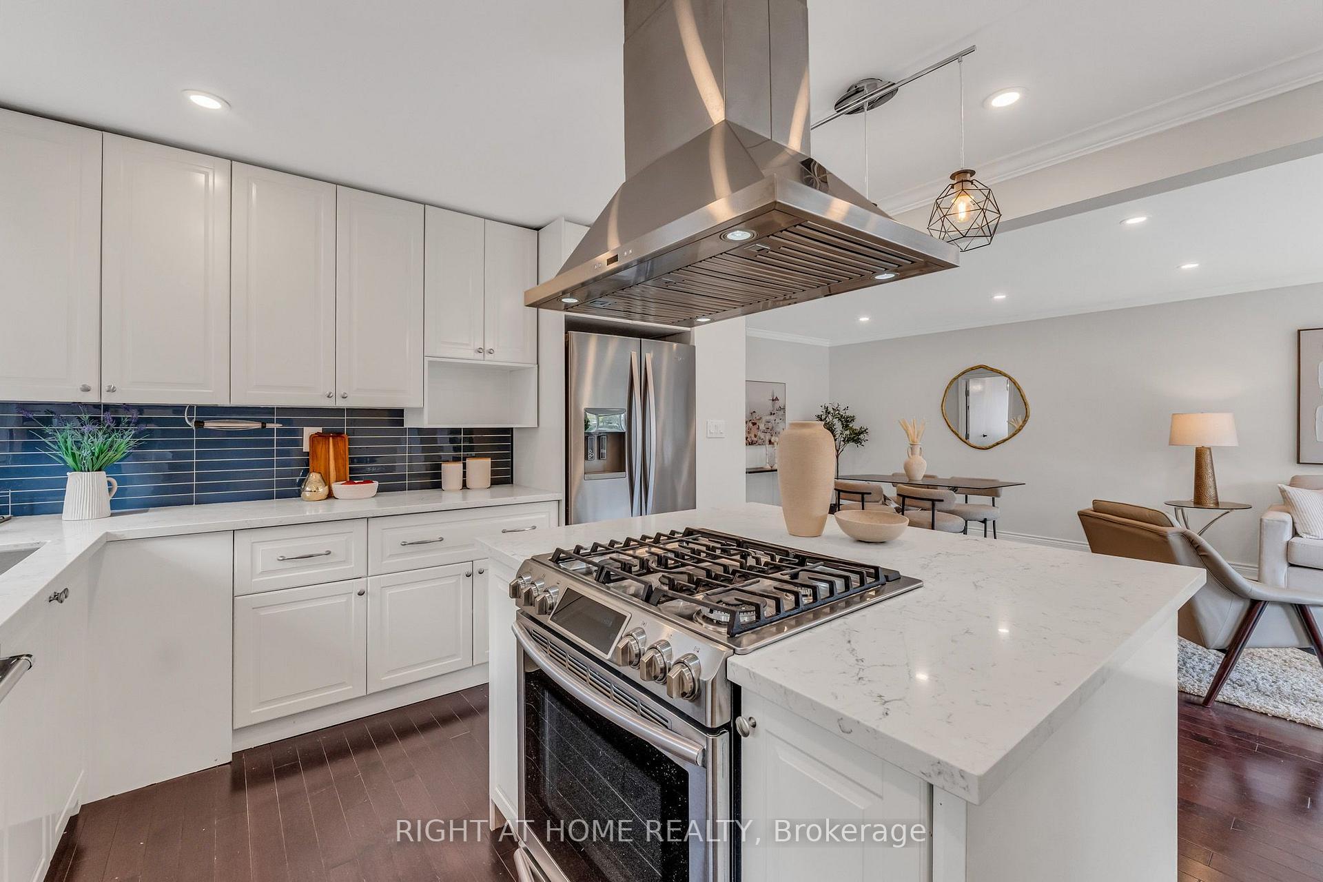 Photo 5 of 110 Victory Drive, North York, Downsview-Roding-CFB — HOMEH