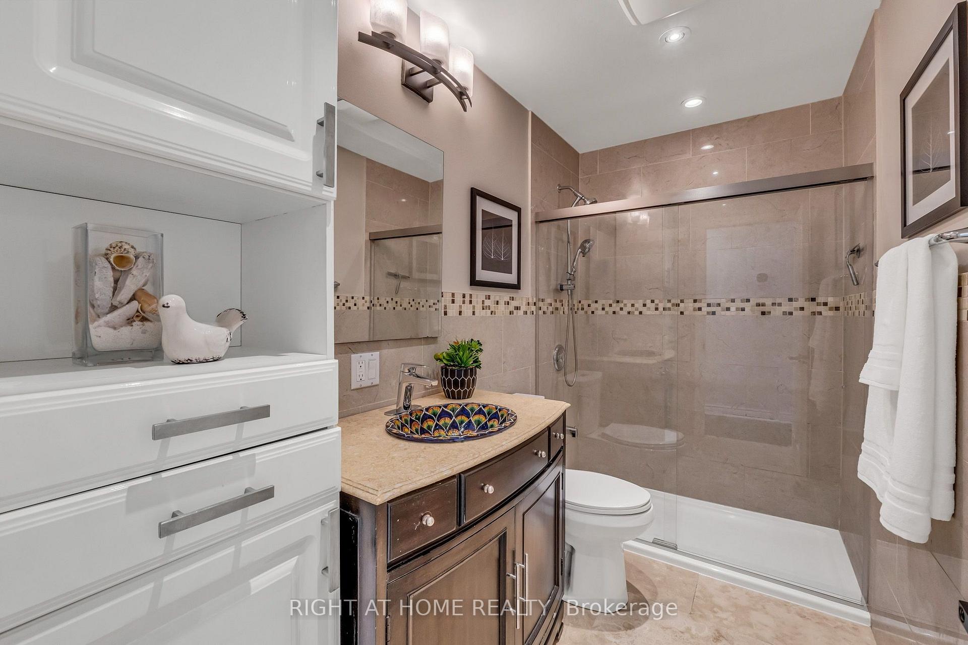 Photo 7 of 110 Victory Drive, North York, Downsview-Roding-CFB — HOMEH