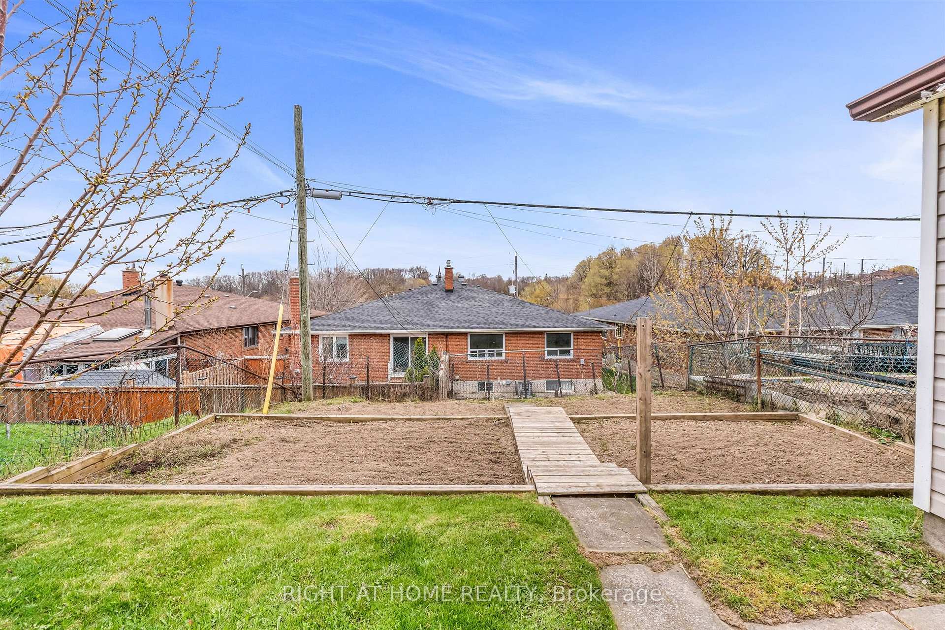 Photo 10 of 110 Victory Drive, North York, Downsview-Roding-CFB — HOMEH