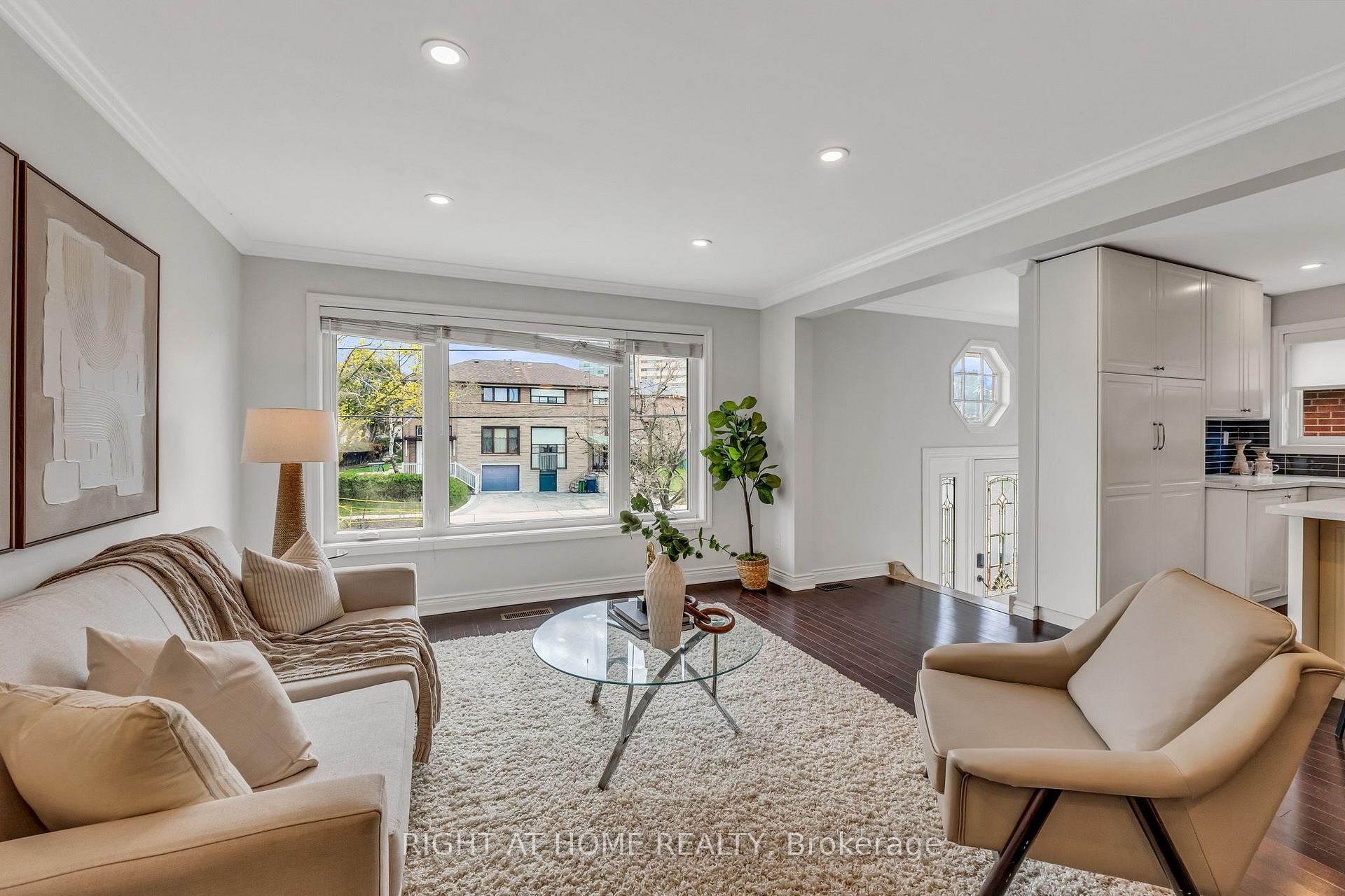Photo 11 of 110 Victory Drive, North York, Downsview-Roding-CFB — HOMEH