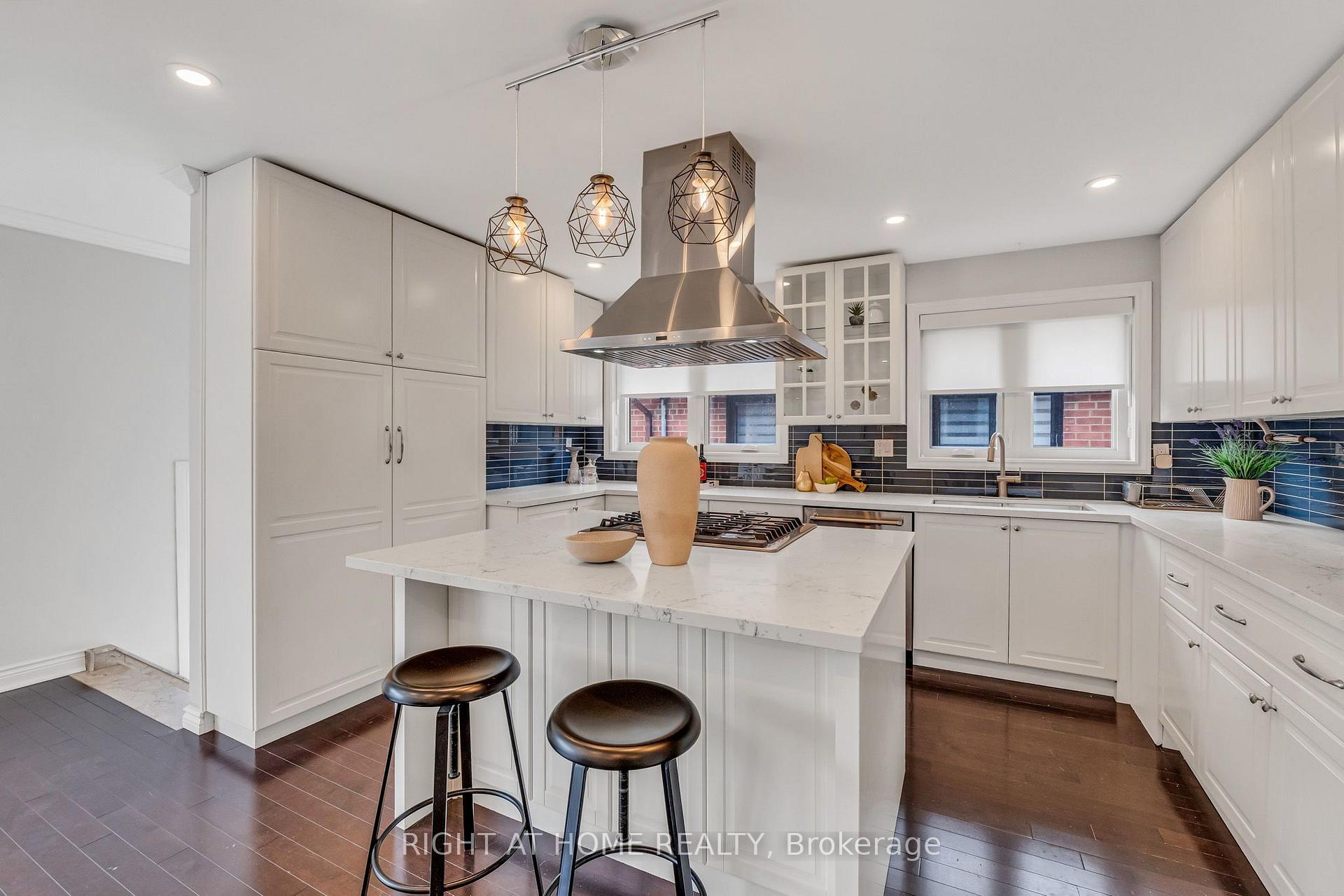 Photo 13 of 110 Victory Drive, North York, Downsview-Roding-CFB — HOMEH