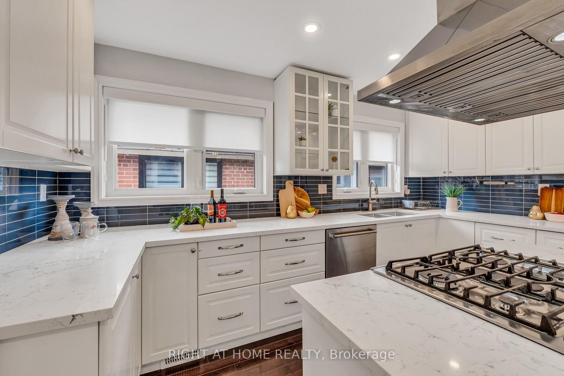 Photo 14 of 110 Victory Drive, North York, Downsview-Roding-CFB — HOMEH
