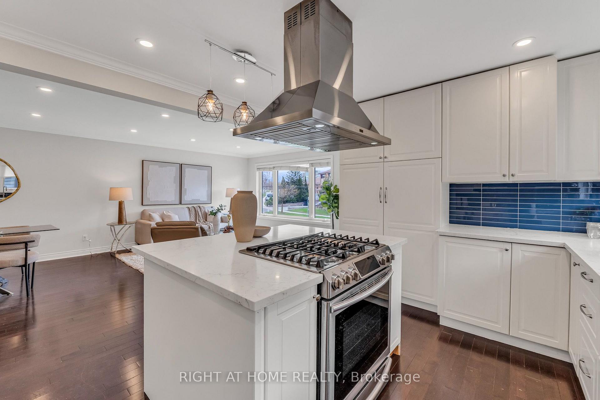 Photo 15 of 110 Victory Drive, North York, Downsview-Roding-CFB — HOMEH