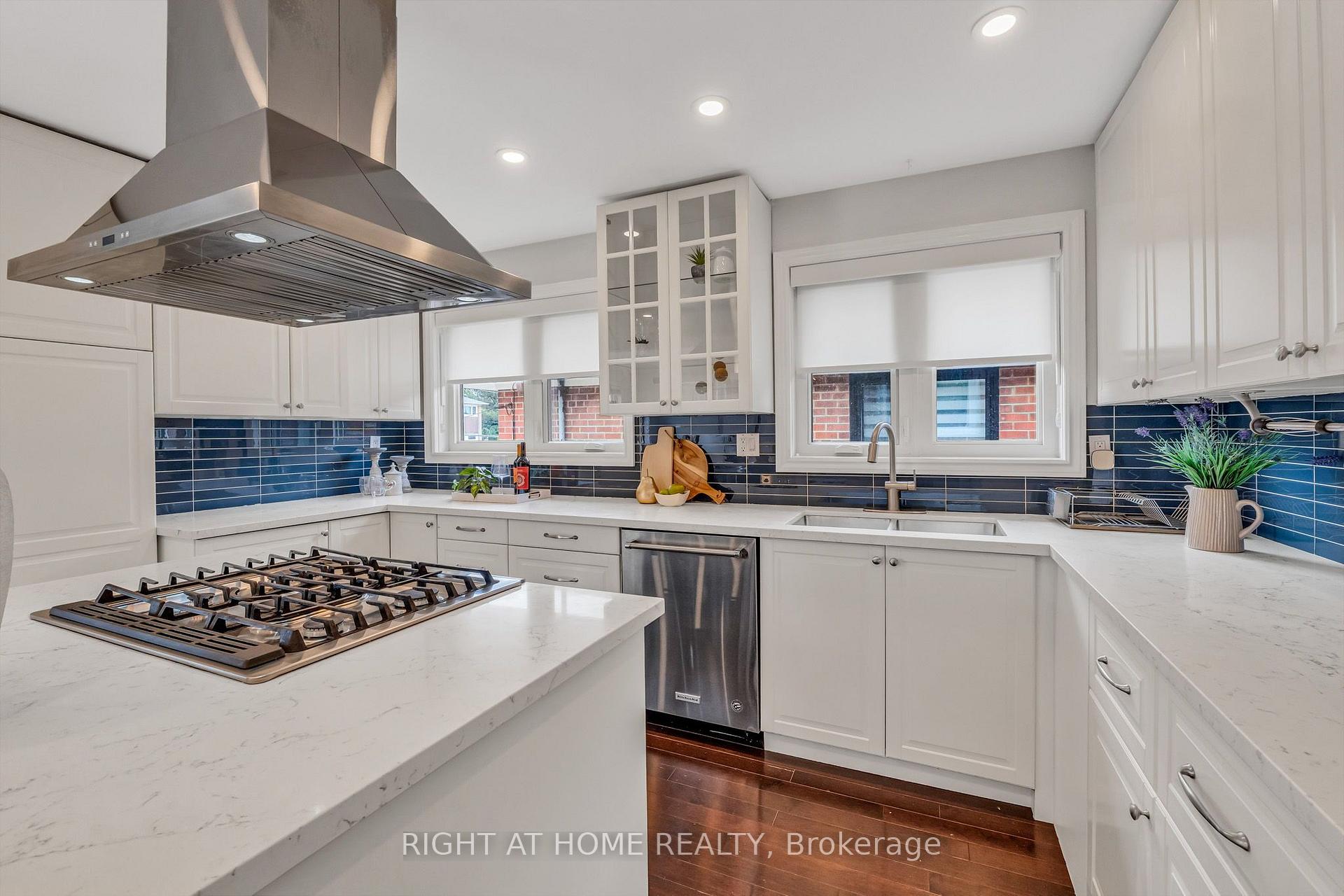 Photo 16 of 110 Victory Drive, North York, Downsview-Roding-CFB — HOMEH