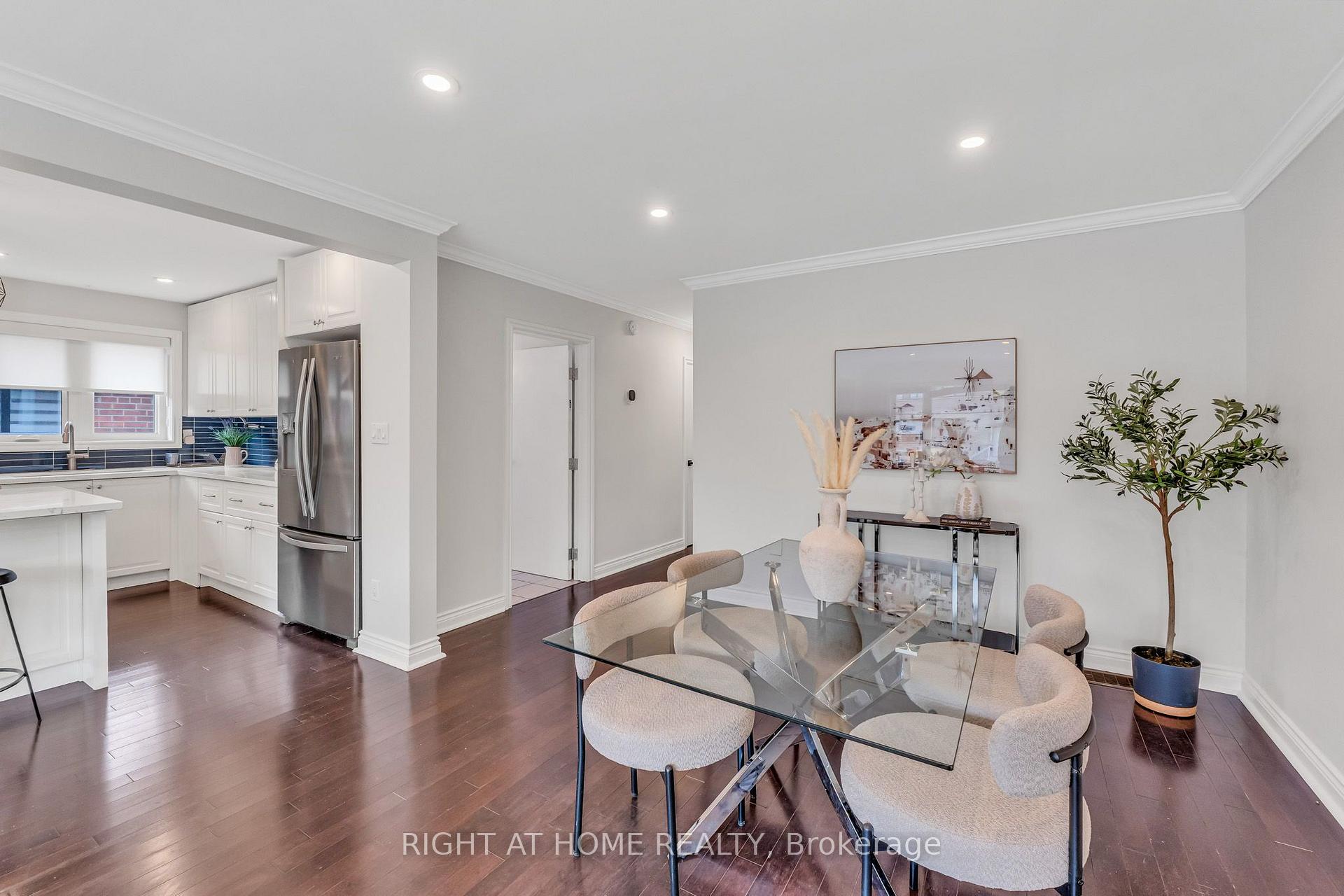 Photo 19 of 110 Victory Drive, North York, Downsview-Roding-CFB — HOMEH