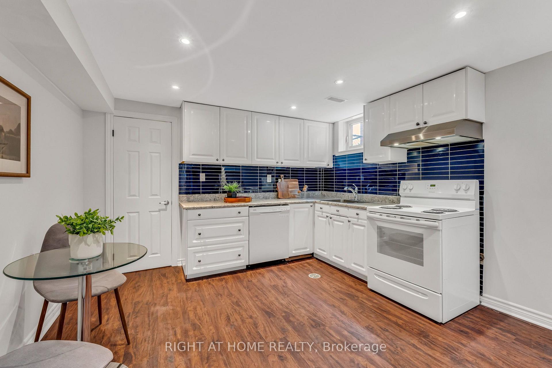 Photo 23 of 110 Victory Drive, North York, Downsview-Roding-CFB — HOMEH