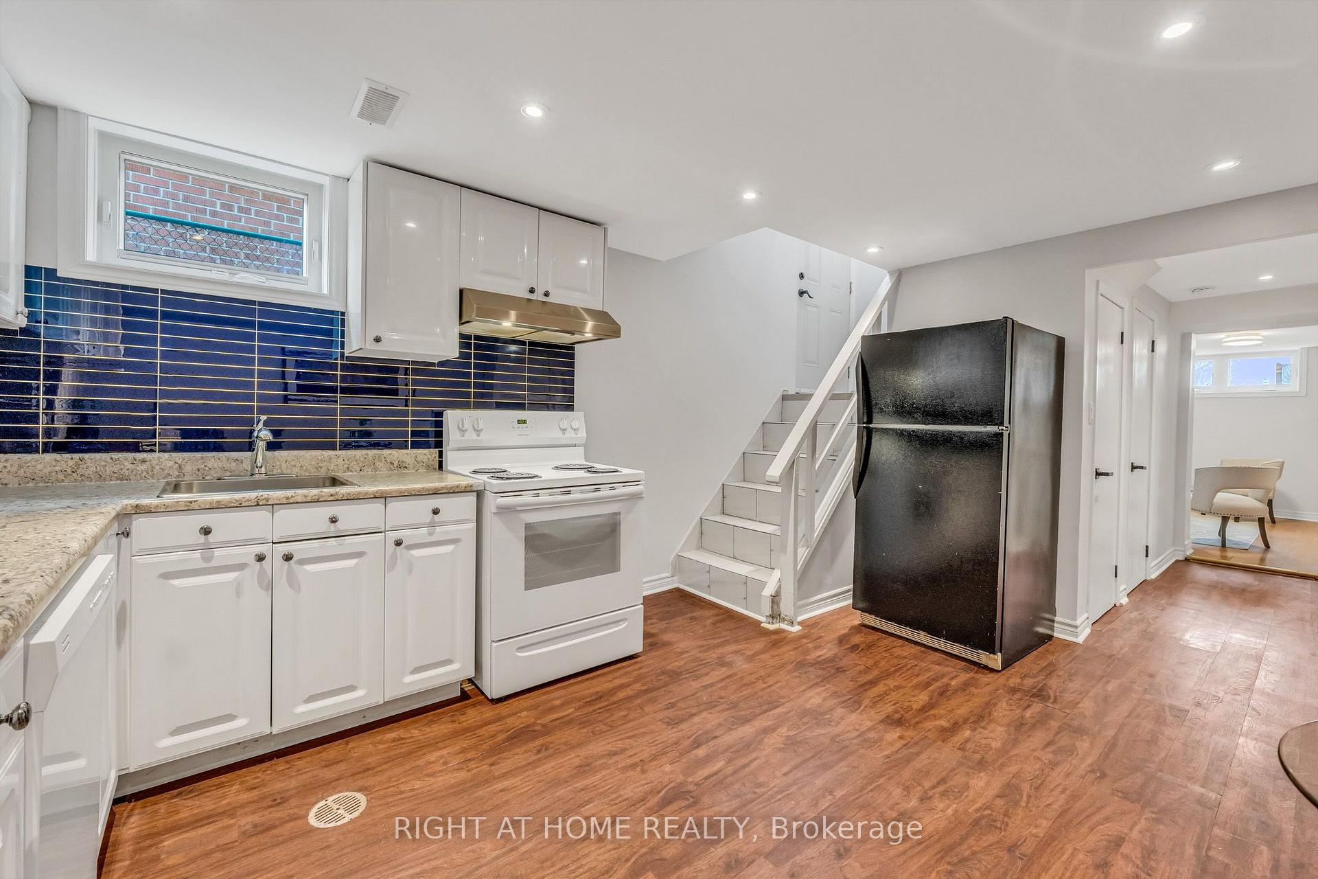 Photo 24 of 110 Victory Drive, North York, Downsview-Roding-CFB — HOMEH