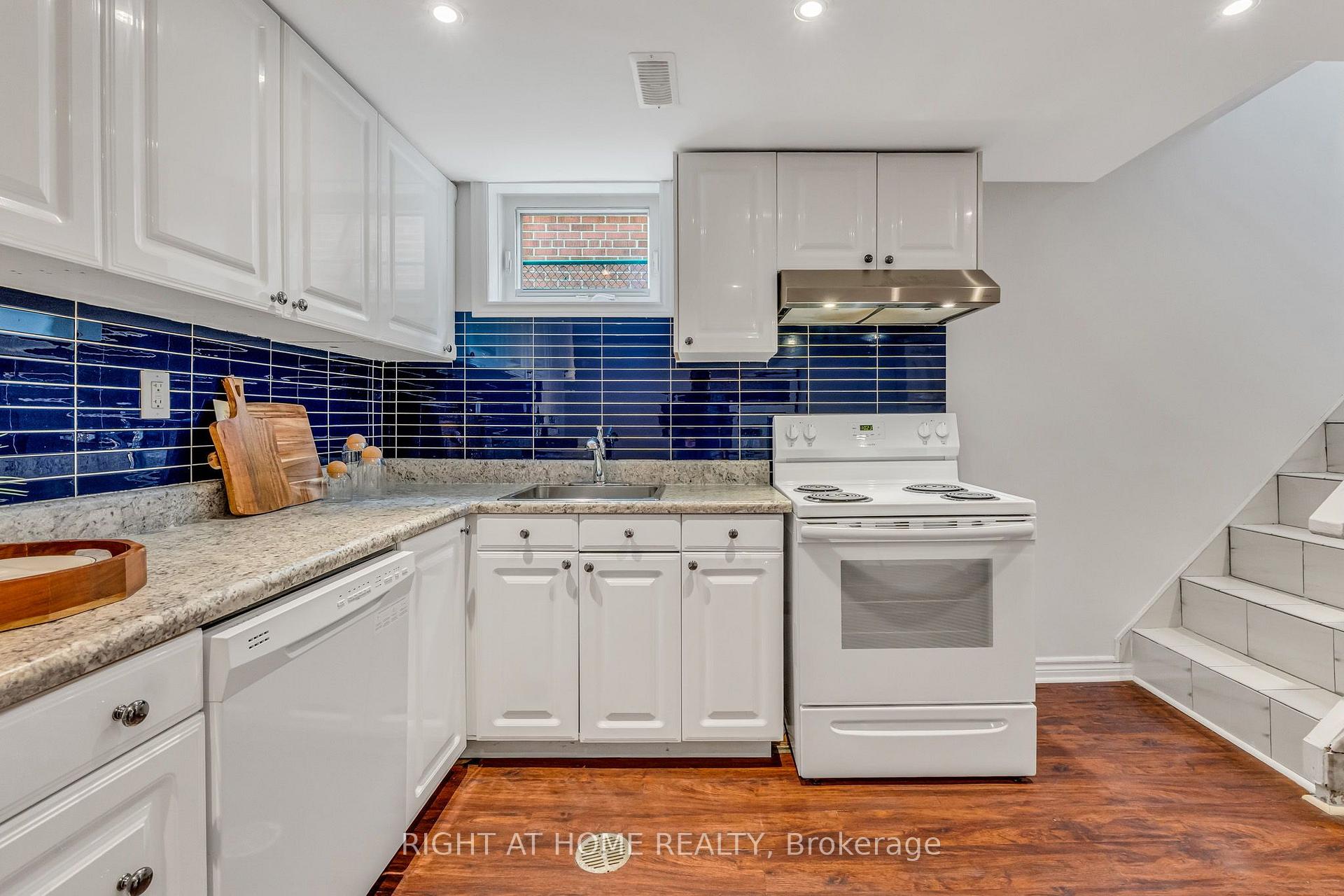 Photo 25 of 110 Victory Drive, North York, Downsview-Roding-CFB — HOMEH