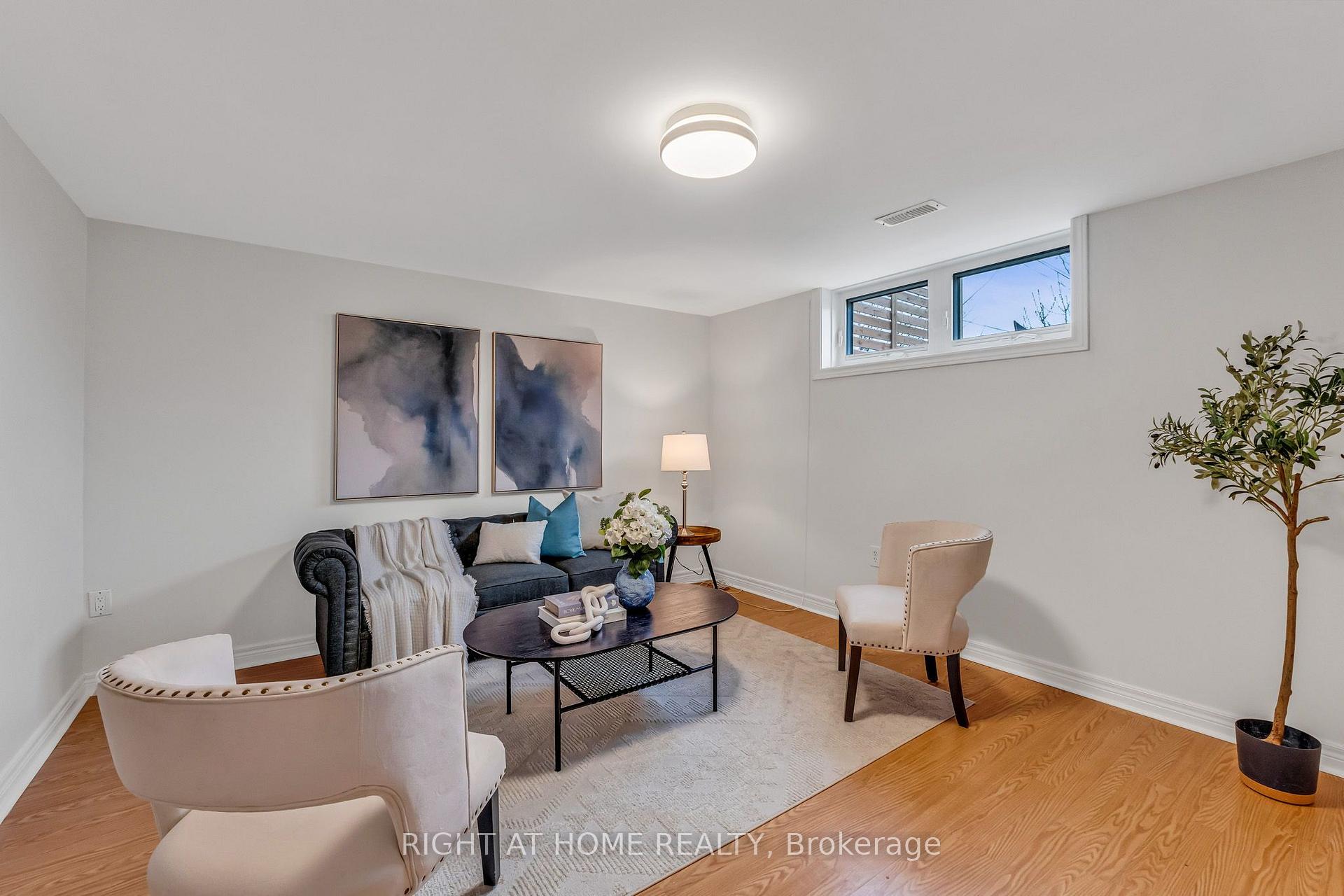 Photo 27 of 110 Victory Drive, North York, Downsview-Roding-CFB — HOMEH
