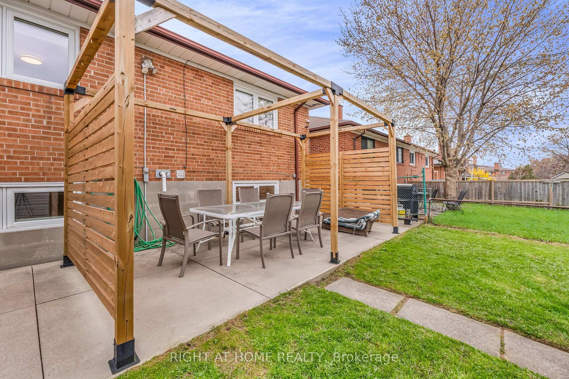 Photo 39 of 110 Victory Drive, North York, Downsview-Roding-CFB — HOMEH