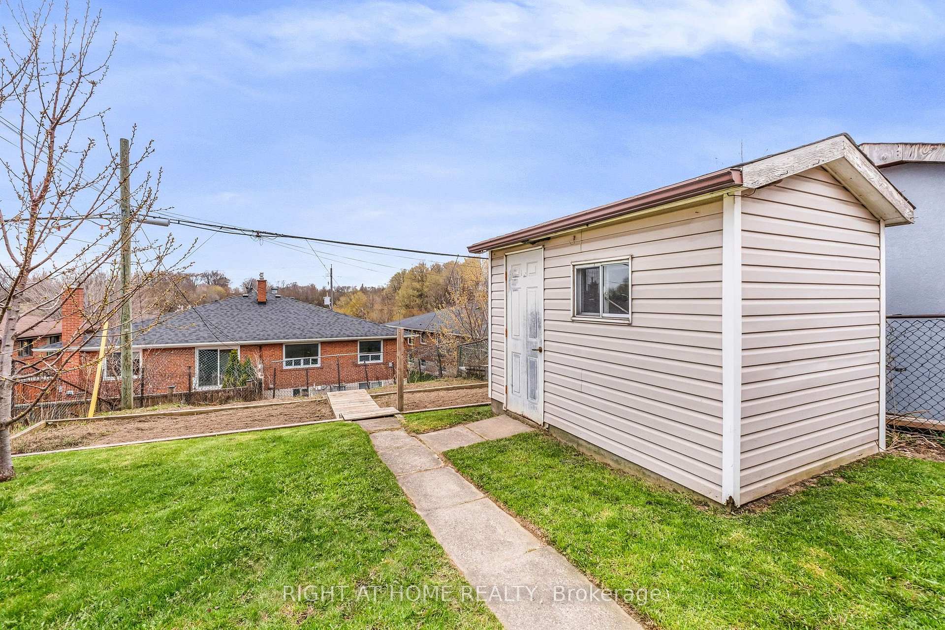 Photo 40 of 110 Victory Drive, North York, Downsview-Roding-CFB — HOMEH