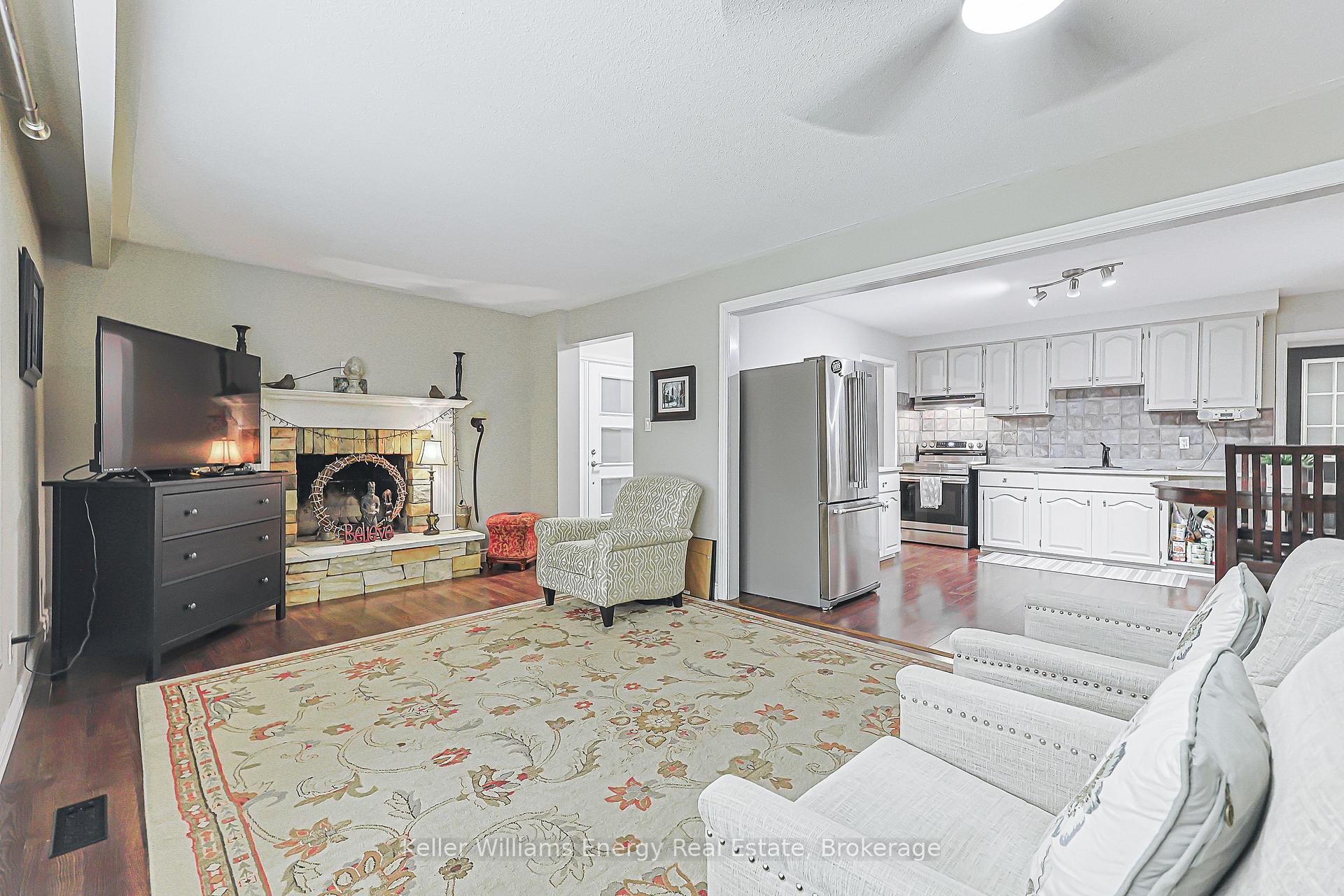 Photo 5 of 812 Douglas Avenue, Pickering, Bay Ridges — HOMEH