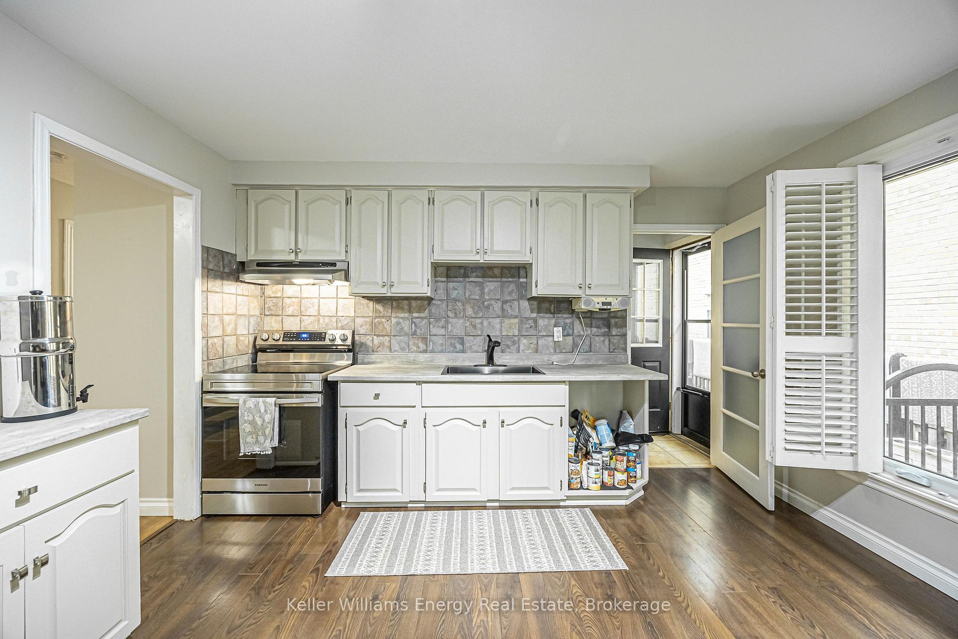 Photo 12 of 812 Douglas Avenue, Pickering, Bay Ridges — HOMEH