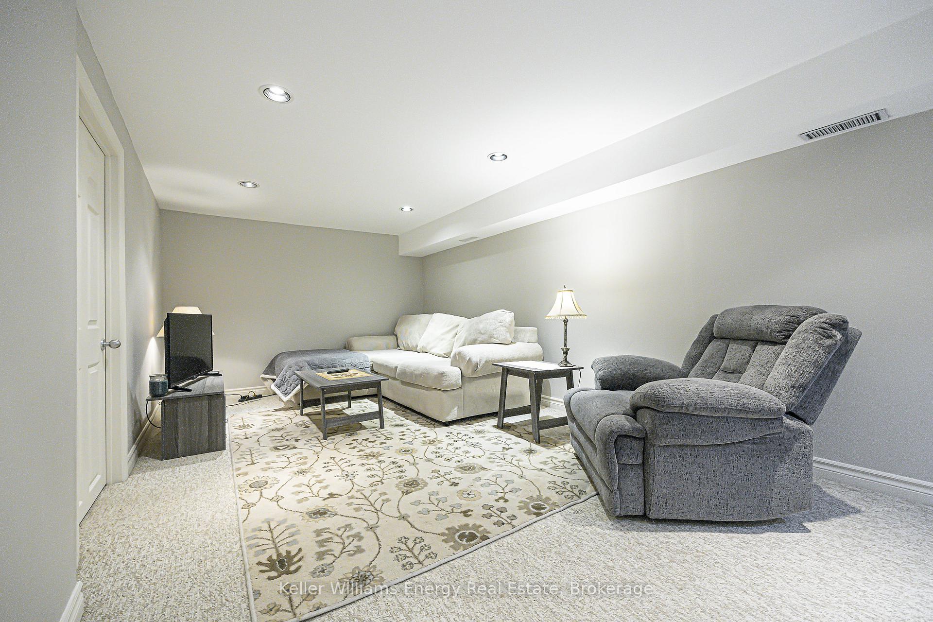 Photo 37 of 812 Douglas Avenue, Pickering, Bay Ridges — HOMEH