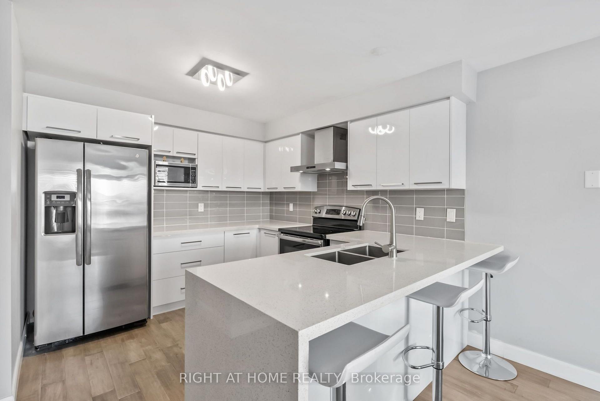 Photo 5 of 1040 Beaver Valley Crescent, Oshawa, Northglen — HOMEH
