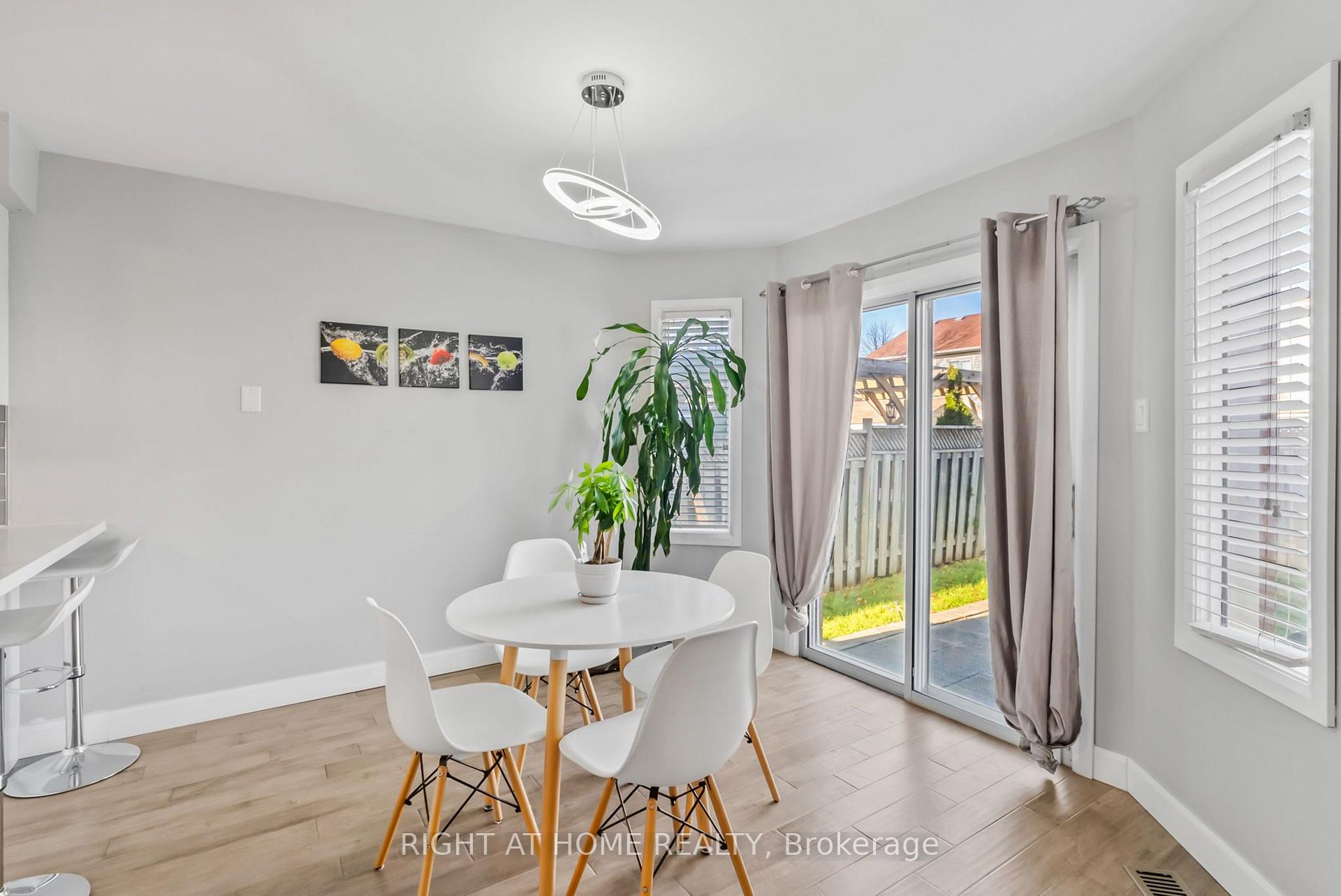 Photo 10 of 1040 Beaver Valley Crescent, Oshawa, Northglen — HOMEH