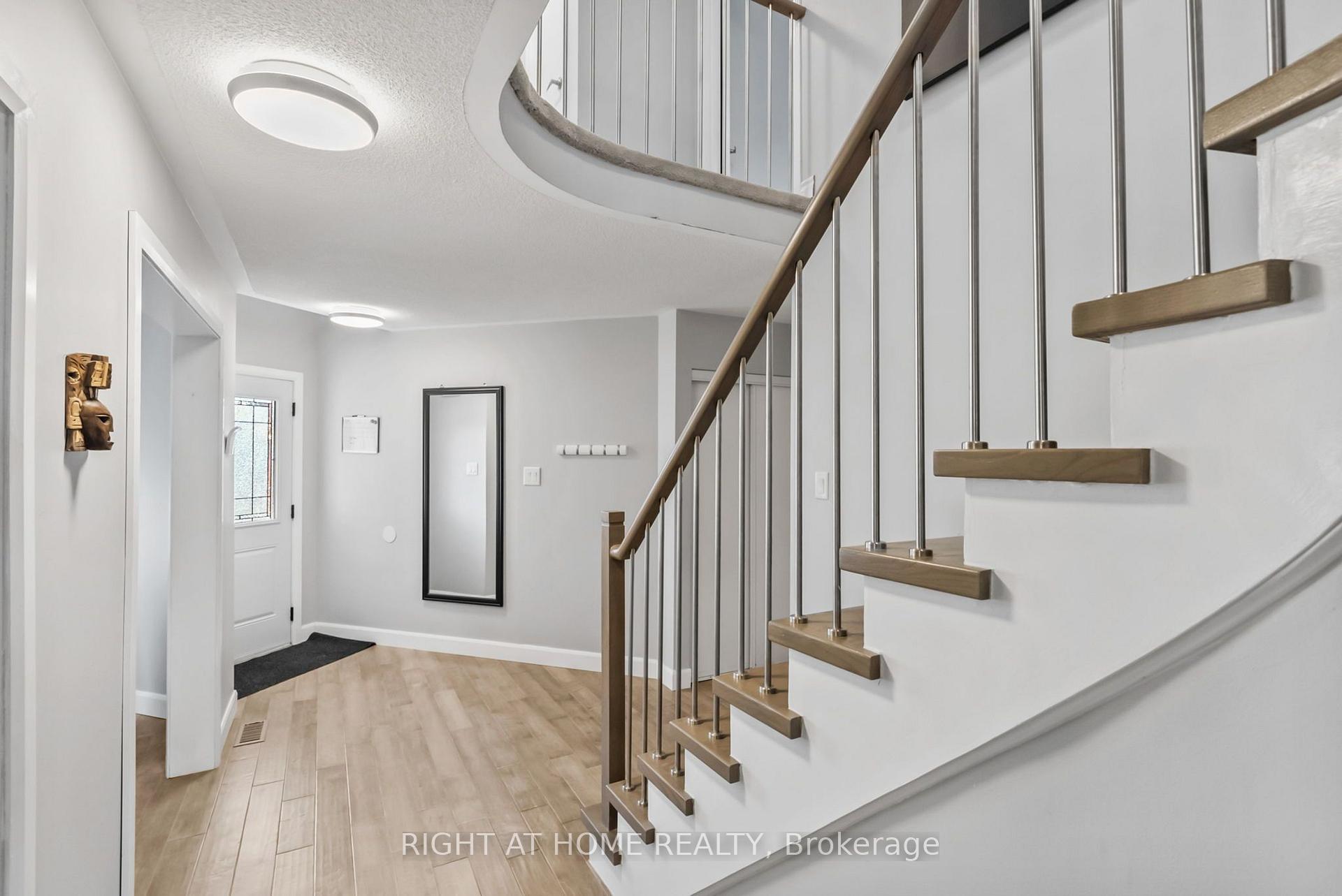 Photo 12 of 1040 Beaver Valley Crescent, Oshawa, Northglen — HOMEH