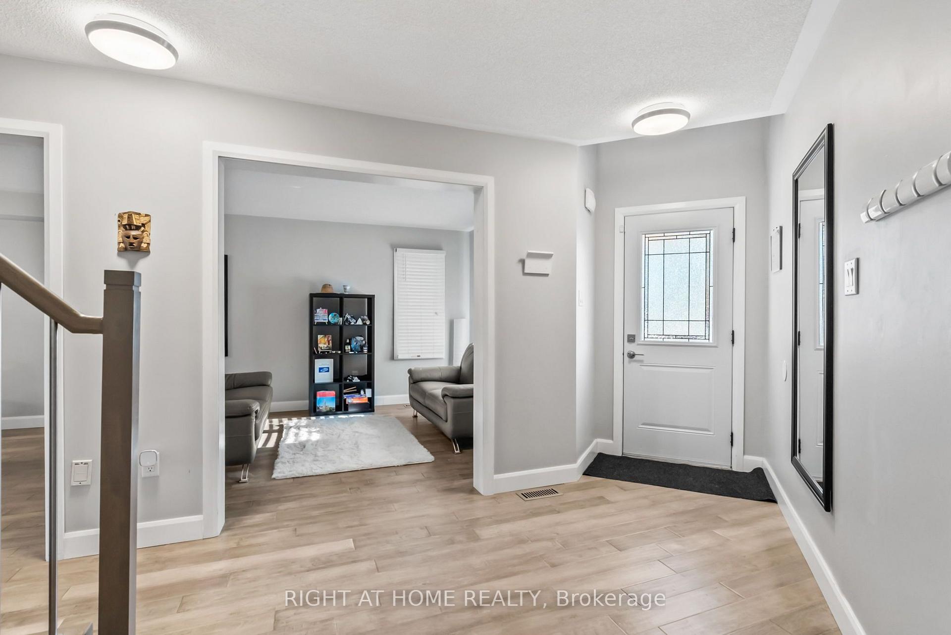 Photo 13 of 1040 Beaver Valley Crescent, Oshawa, Northglen — HOMEH