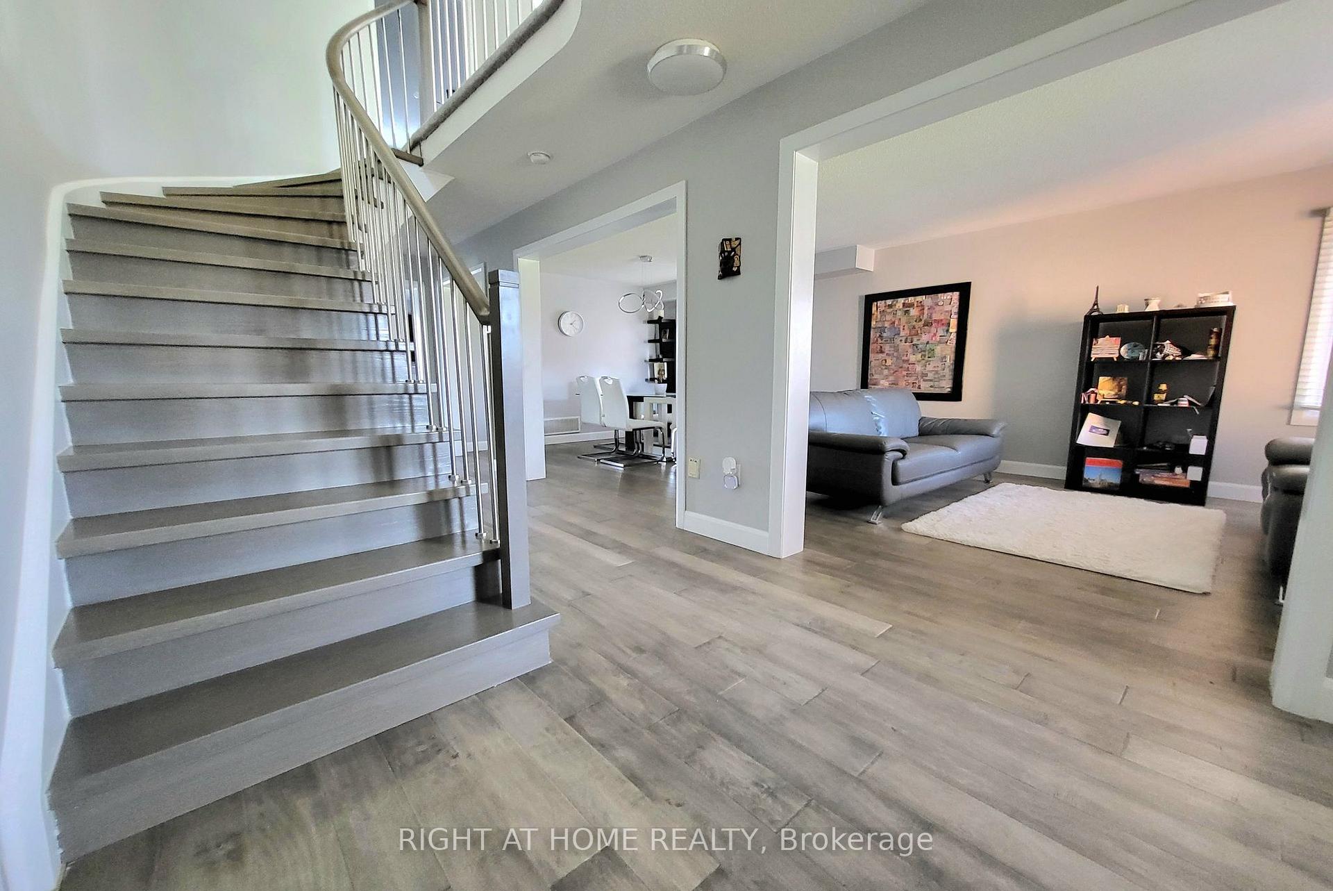 Photo 14 of 1040 Beaver Valley Crescent, Oshawa, Northglen — HOMEH