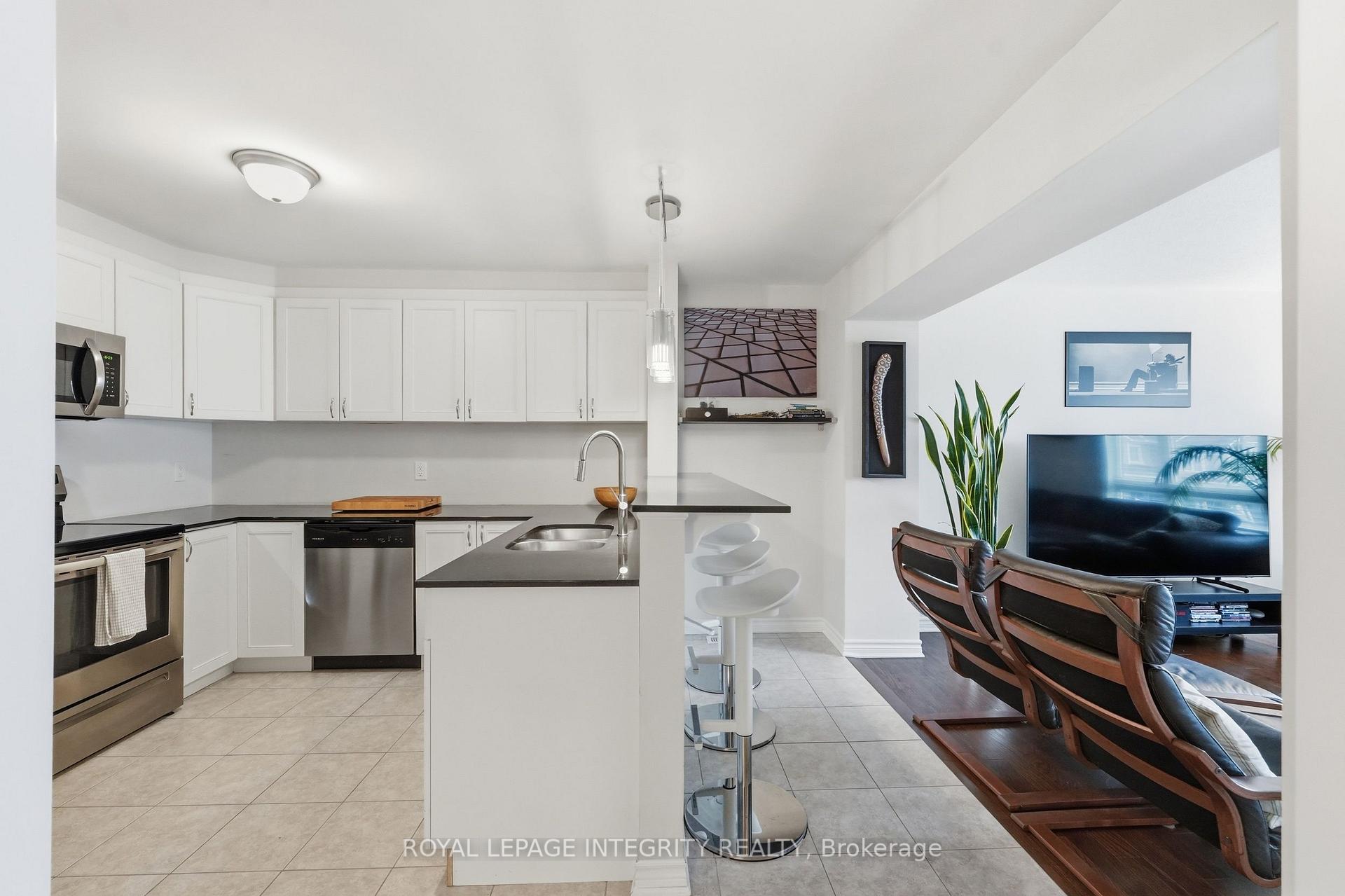 Photo 6 of 12 Squashberry Lane, Ottawa, Kanata - Emerald Meadows/Trailwest — HOMEH