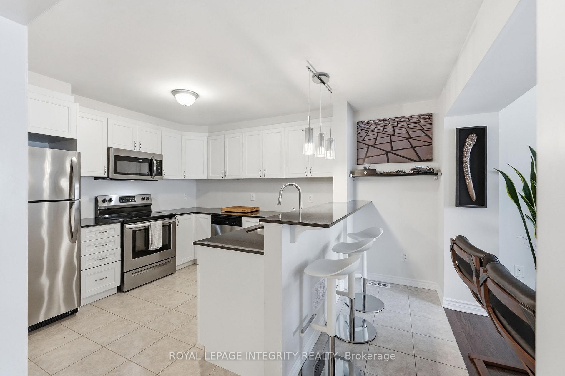 Photo 7 of 12 Squashberry Lane, Ottawa, Kanata - Emerald Meadows/Trailwest — HOMEH