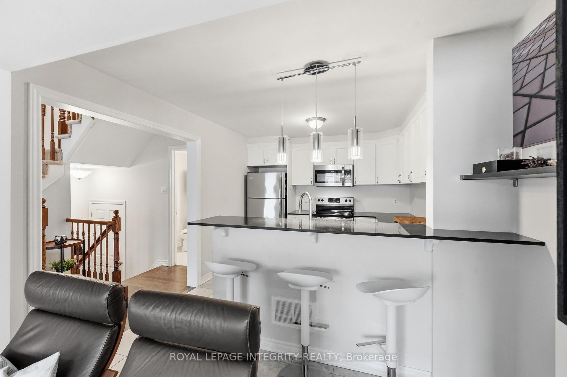 Photo 8 of 12 Squashberry Lane, Ottawa, Kanata - Emerald Meadows/Trailwest — HOMEH