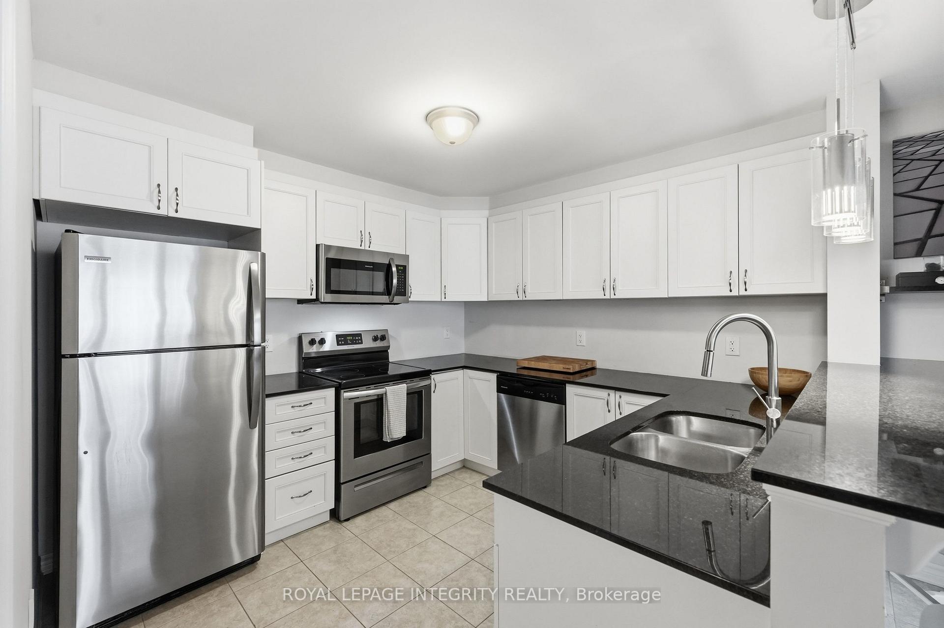Photo 5 of 12 Squashberry Lane, Ottawa, Kanata - Emerald Meadows/Trailwest — HOMEH
