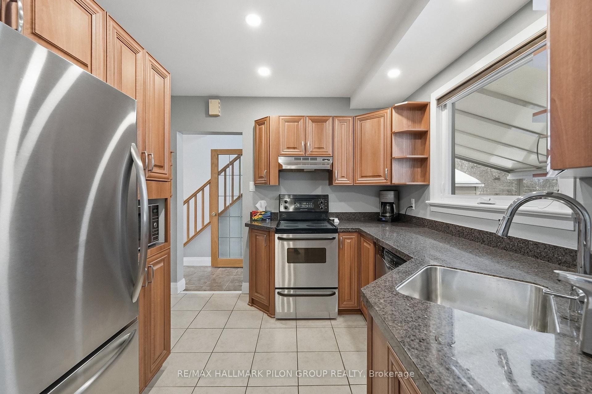 Photo 7 of 962 Weston Drive, Ottawa, Elmvale Acres/Urbandale — HOMEH