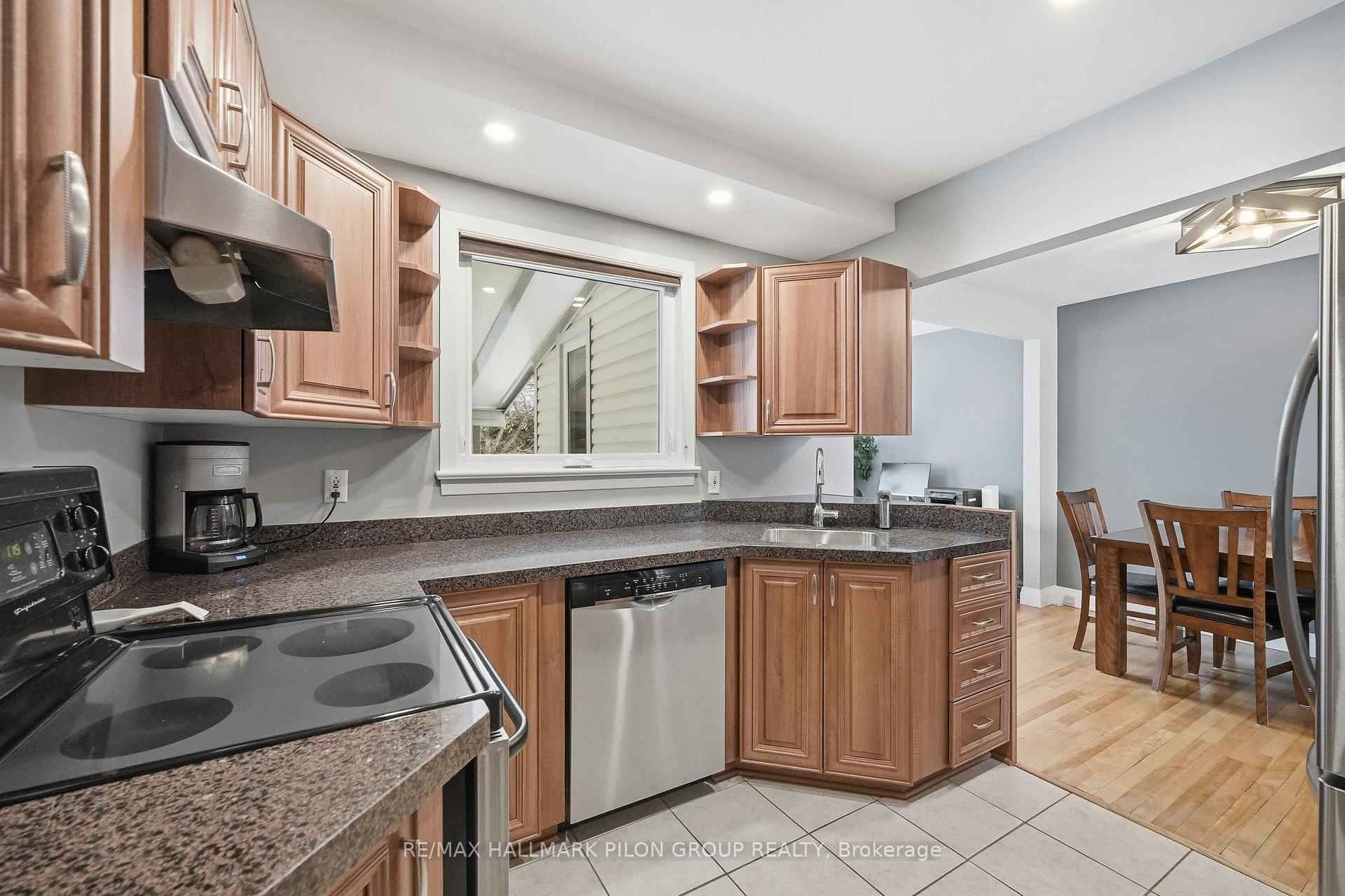 Photo 8 of 962 Weston Drive, Ottawa, Elmvale Acres/Urbandale — HOMEH