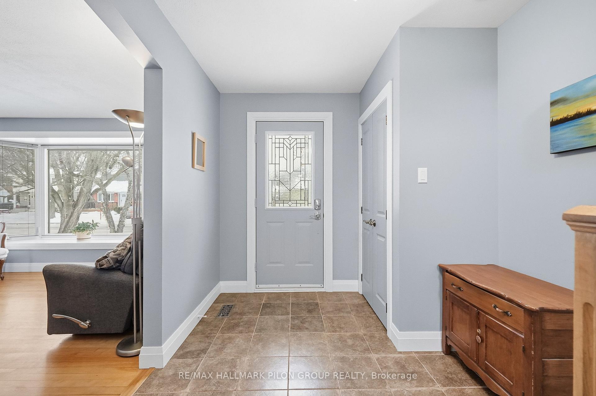 Photo 10 of 962 Weston Drive, Ottawa, Elmvale Acres/Urbandale — HOMEH