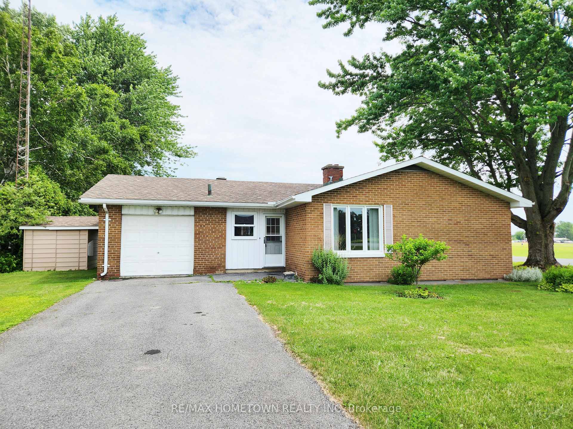 Photo 2 of 38 Elizabeth Drive, South Dundas, Iroquois — HOMEH