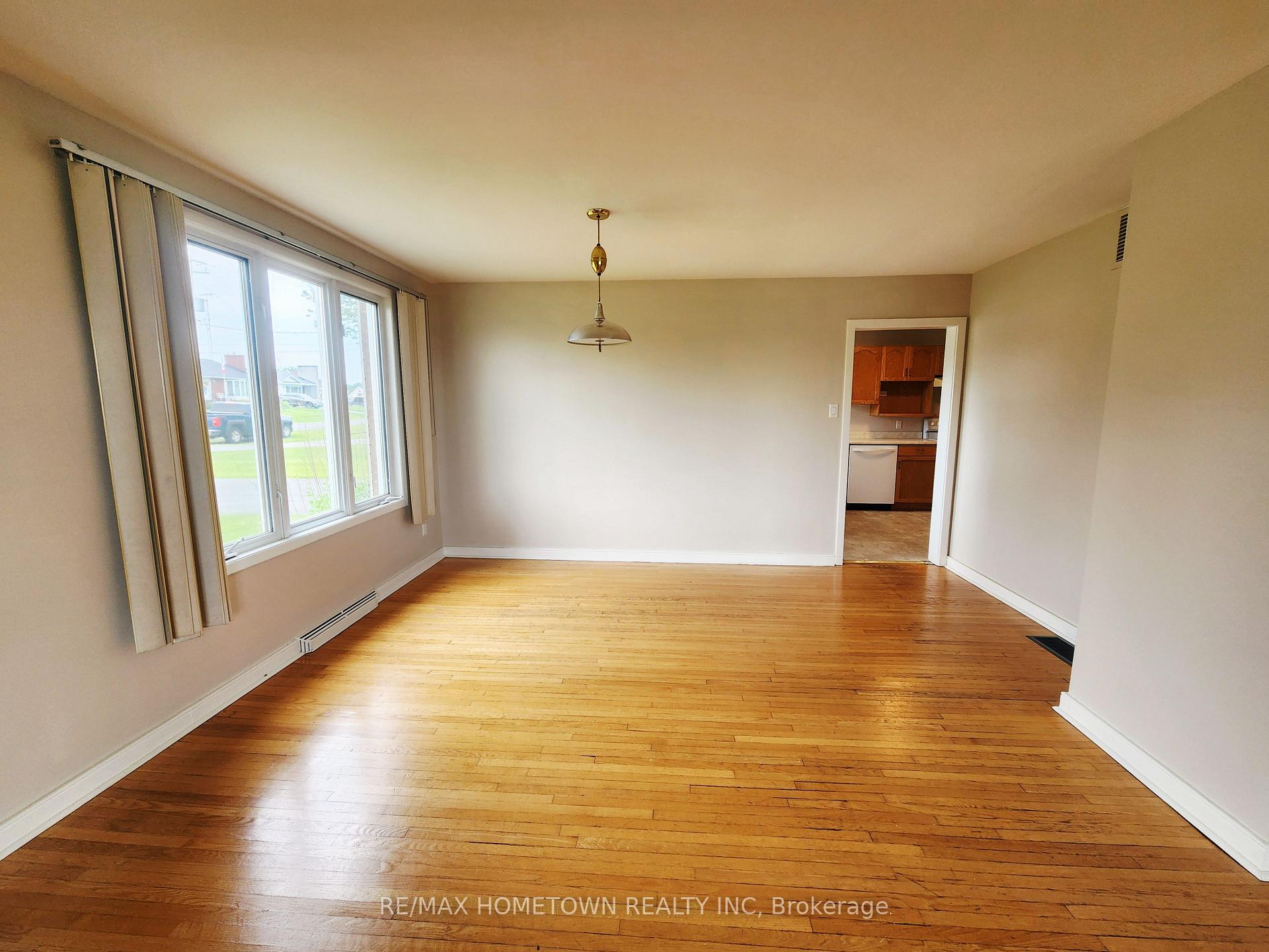 Photo 9 of 38 Elizabeth Drive, South Dundas, Iroquois — HOMEH