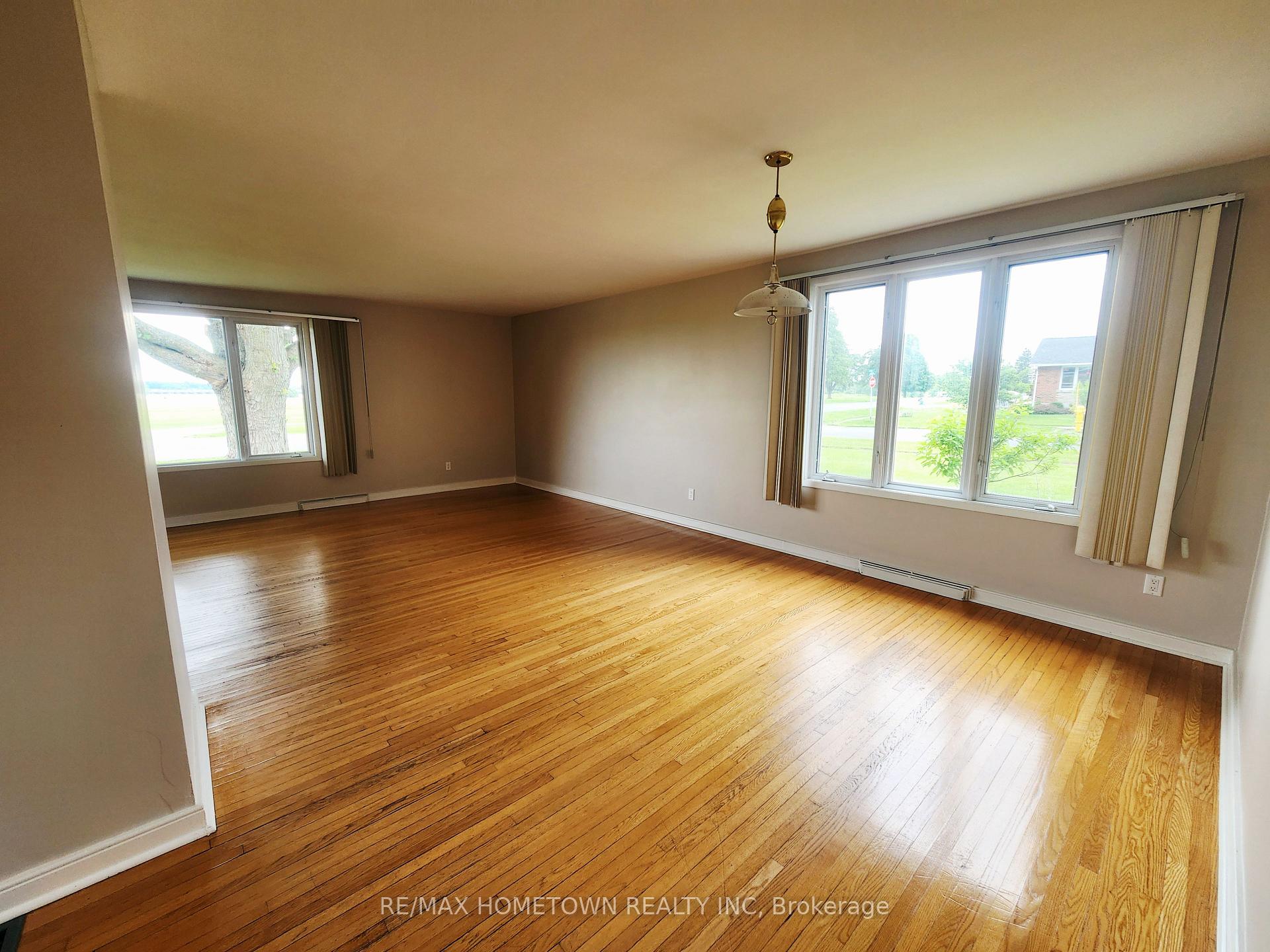 Photo 10 of 38 Elizabeth Drive, South Dundas, Iroquois — HOMEH