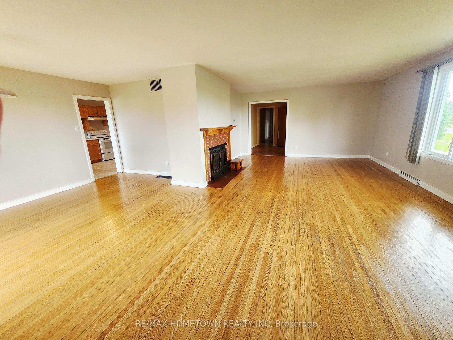 Photo 11 of 38 Elizabeth Drive, South Dundas, Iroquois — HOMEH
