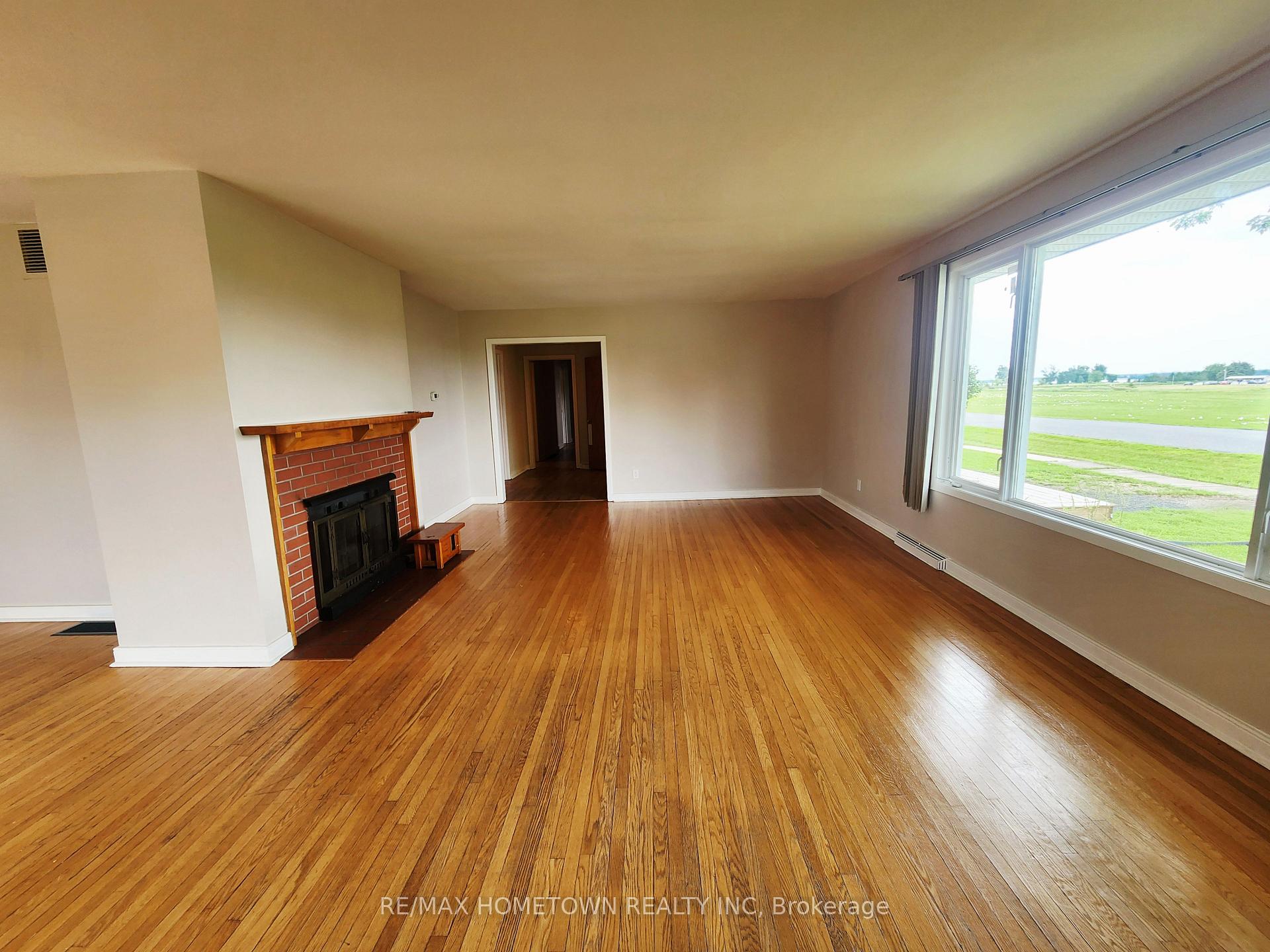 Photo 12 of 38 Elizabeth Drive, South Dundas, Iroquois — HOMEH
