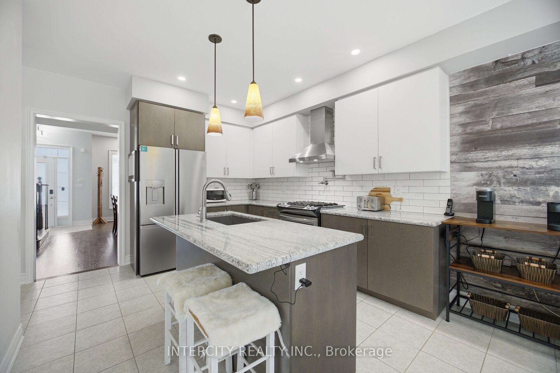 Photo 8 of 4 Petersen Place, King, Nobleton — HOMEH