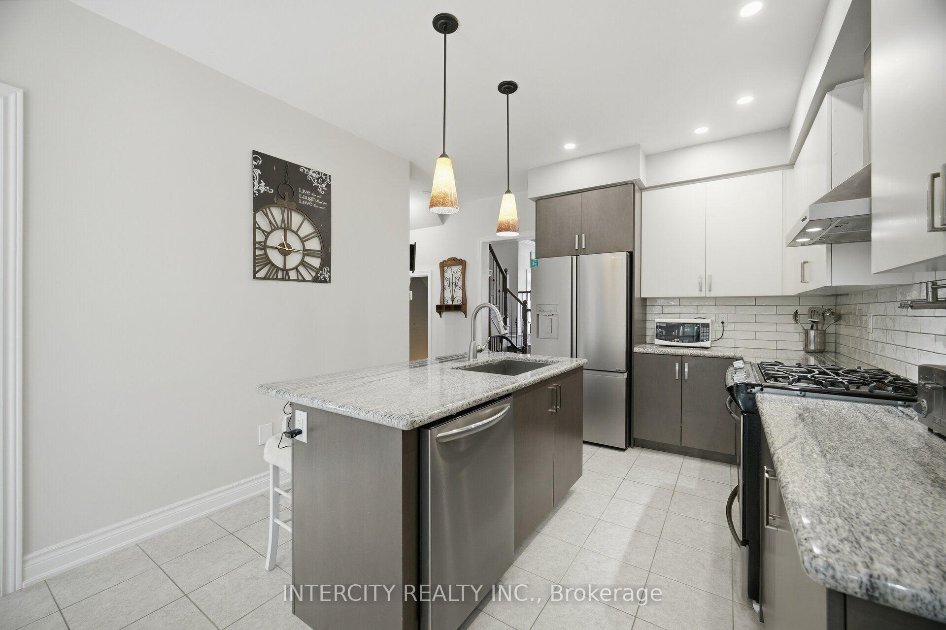 Photo 9 of 4 Petersen Place, King, Nobleton — HOMEH